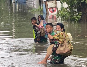 Semarang was hit by a flood